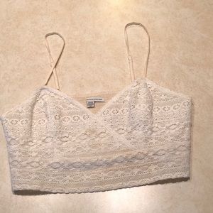CREAM AMERICAN EAGLE MINI CROP TOP